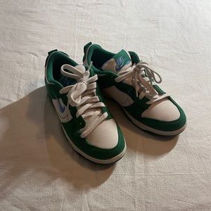Nike Low Disrupt!! Such a cute pair of sneakers, great for streetwear!